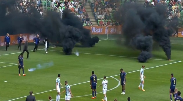  VIDEO: Zápas Groningen – Ajax ukončen kvůli pyrotechnice