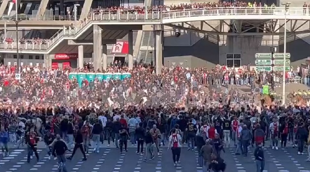  VIDEO: Skandál! Zápas Ajaxu se nedohrál